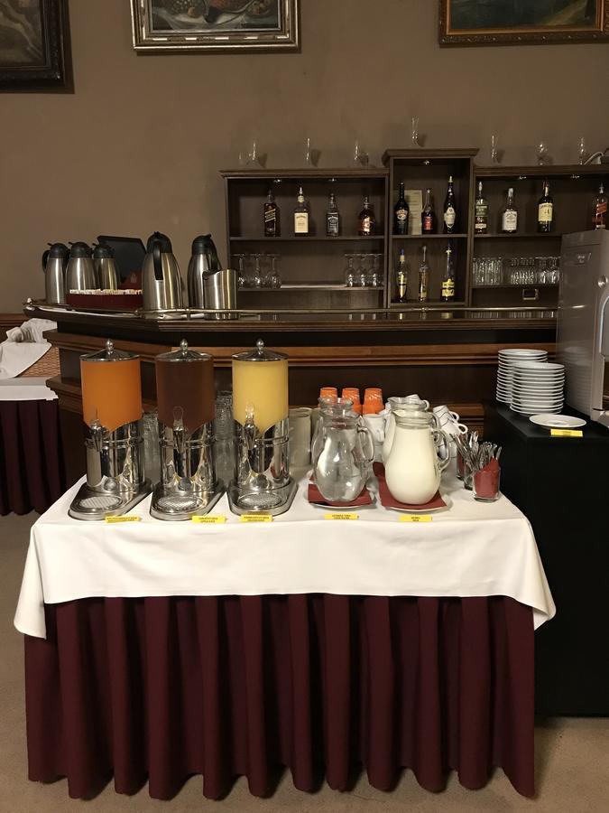 兹拉塔斯提卡酒店 帕尔杜比采 外观 照片